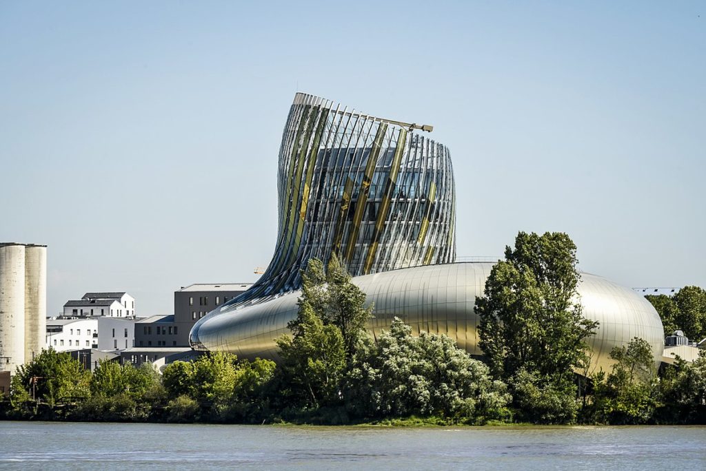 Cité du Vin Bordeaux (photo wikimédia)