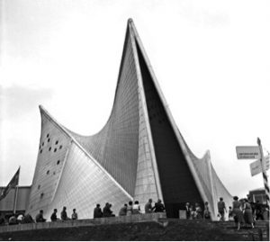 Rare exemple de “cristal” construit par et pour la musique: le pavillon Philips de 1958.