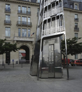 Caserne des pompiers, Porte de Champerret. La Tour d'exercice, sculpture en inox de Wang Du (2008) © Gilles Walusinski