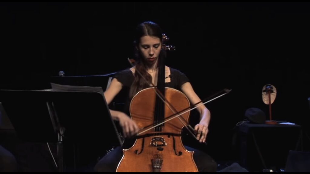 Brève nº30 pour violoncelle à deux archets, interprétée par Sarah Givelet © Jacques Rebotier