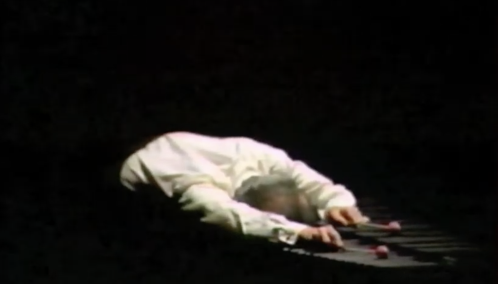 Et le désir. Brève n°7 pour marimba, interprétée par Gaston Sylvestre. Captée à l'Opéra-Bastille en 1991 © Jacques Rebotier