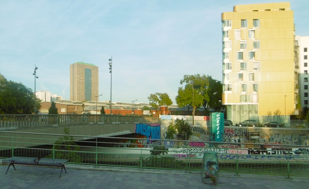 Le canal Saint-Denis vu du tram