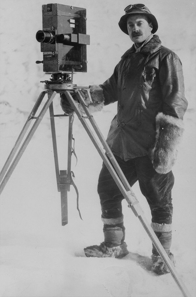 Autoportrait du photographe Herbert George Ponting durant l'expédition antarctique Terra Nova. Janvier 1912. Bibliothèque Nationale de Nouvelle-Zélande, Wellington