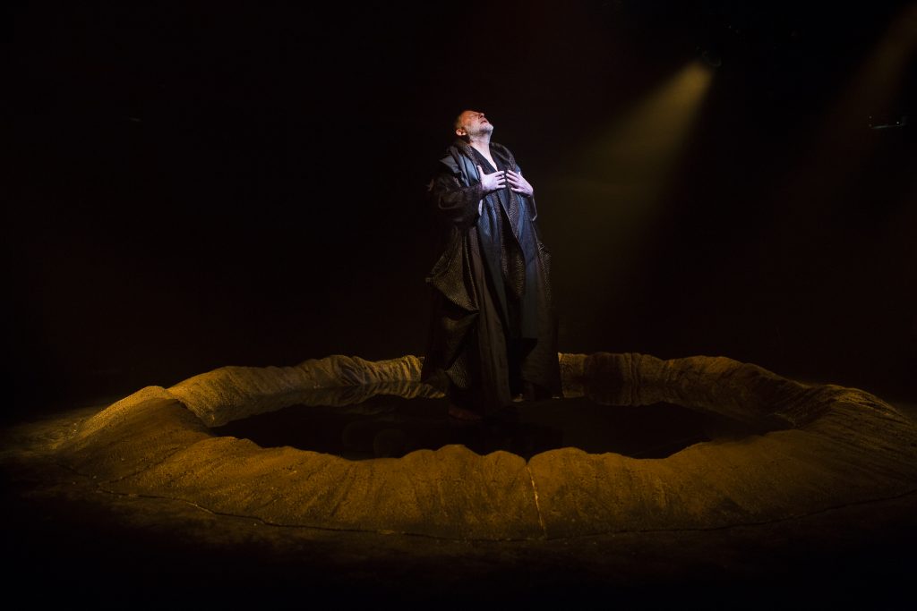 "Une saison en enfer" d'Arthur Rimbaud, mise en scène de Ulysse Di Gregorio, avec Jean-Quentin Châtelain, au théâtre Le Lucernaire