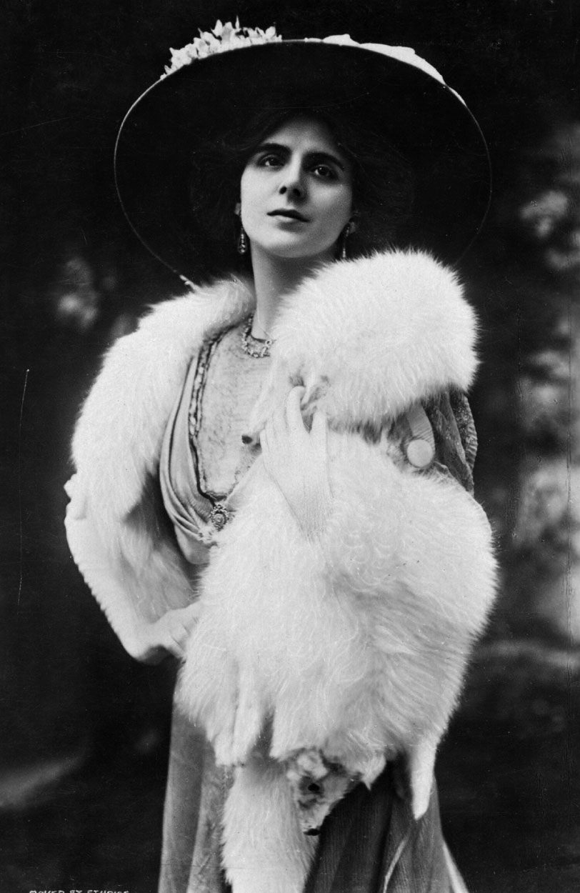 Muse de la trappe téléologique, l’actrice Stella Patrick Campbell en 1908