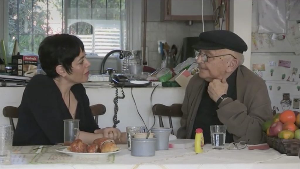 Valérie Zenatti et Aharon Appelfeld. Image du documentaire d'Arnaud Sauli, Le Kaddish des orphelins, Dublin films, 2016