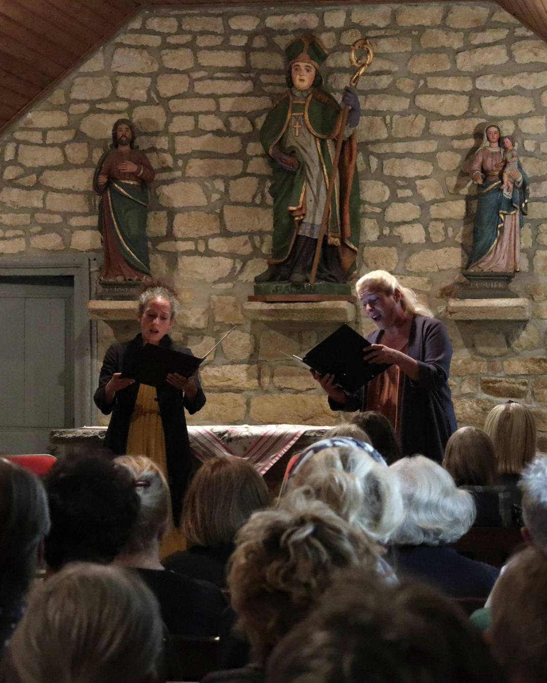 Festival Terraqué - Caroline Marçot et Marianne Seleskovitch à la Chapelle du Hahon (Carnac)