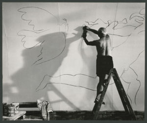 Picasso dessinant les Colombes