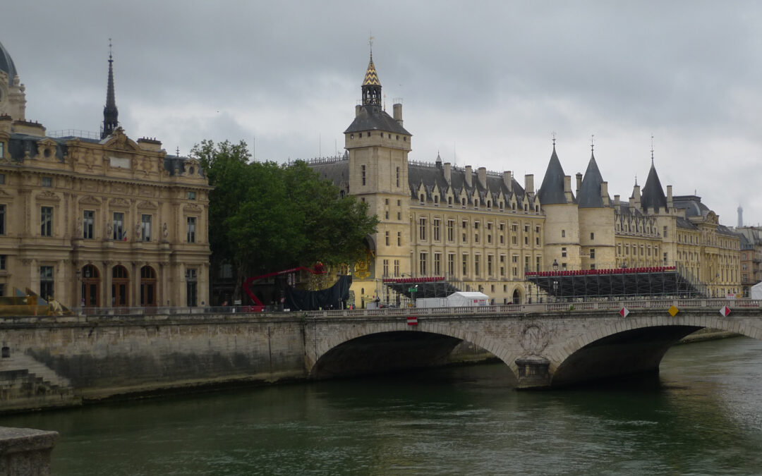 Conciergerie jaune